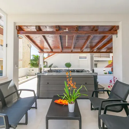 Dora Apartment Duce