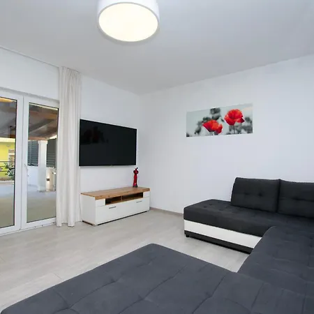 Dora Apartment