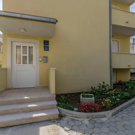 Dora Apartment Duce