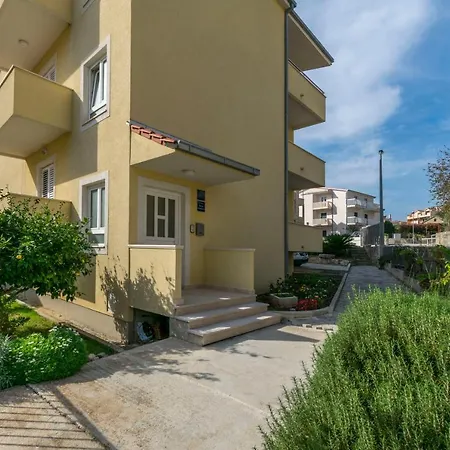 Dora Apartment Duce